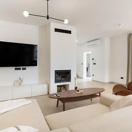 Willa Prestige Compadre Luxury Retreat In Mandre, Heated Pool, 4 Bedrooms, Seaside Comfort, New! *