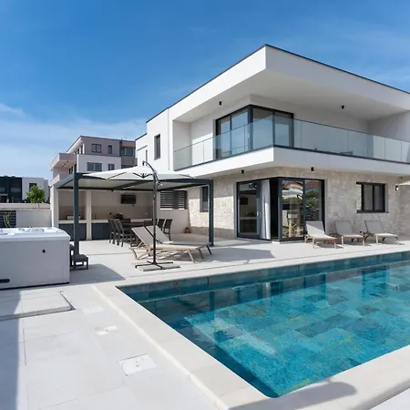 Βίλα Prestige Compadre Luxury Retreat In Mandre, Heated Pool, 4 Bedrooms, Seaside Comfort, New! *
