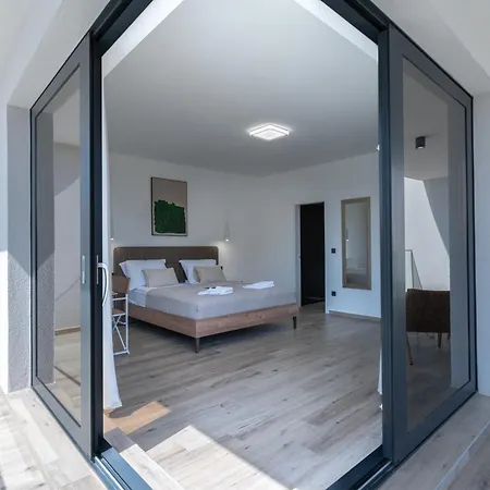 Prestige Compadre Luxury Retreat In Mandre, Heated Pool, 4 Bedrooms, Seaside Comfort, New! Βίλα Mandre