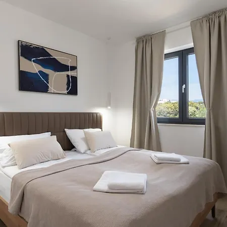 Prestige Compadre Luxury Retreat In Mandre, Heated Pool, 4 Bedrooms, Seaside Comfort, New! Βίλα *