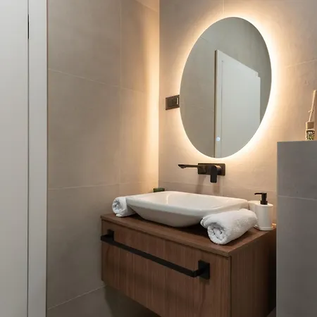 וילה Prestige Compadre Luxury Retreat In Mandre, Heated Pool, 4 Bedrooms, Seaside Comfort, New! מאנדרה