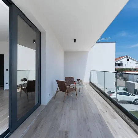 Prestige Compadre Luxury Retreat In Mandre, Heated Pool, 4 Bedrooms, Seaside Comfort, New! Βίλα *