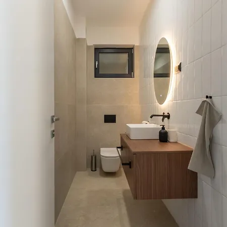 Prestige Compadre Luxury Retreat In Mandre, Heated Pool, 4 Bedrooms, Seaside Comfort, New! וילה *