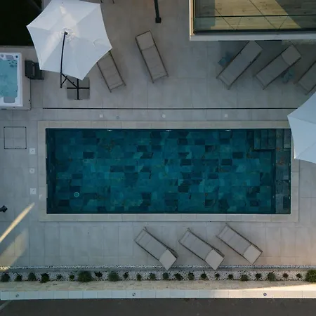 Prestige Compadre Luxury Retreat In Mandre, Heated Pool, 4 Bedrooms, Seaside Comfort, New! וילה *