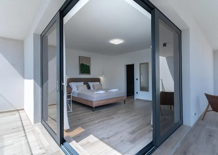 Prestige Compadre Luxury Retreat In Mandre, Heated Pool, 4 Bedrooms, Seaside Comfort, New! Вилла Мандре