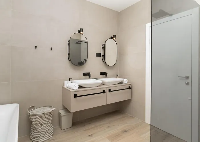 Вилла Prestige Compadre Luxury Retreat In Mandre, Heated Pool, 4 Bedrooms, Seaside Comfort, New!