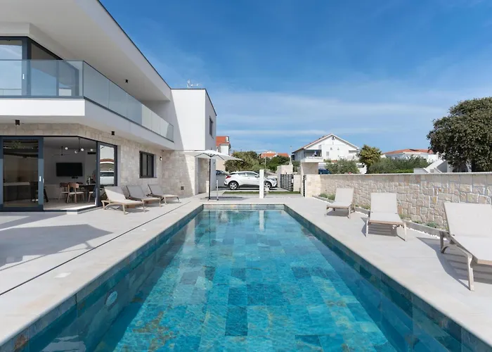 Prestige Compadre Luxury Retreat In Mandre, Heated Pool, 4 Bedrooms, Seaside Comfort, New! Вилла Мандре