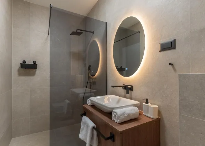 ヴィラ Prestige Compadre Luxury Retreat In Mandre, Heated Pool, 4 Bedrooms, Seaside Comfort, New! マンドレ