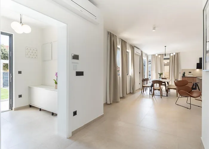 Prestige Compadre Luxury Retreat In Mandre, Heated Pool, 4 Bedrooms, Seaside Comfort, New! ヴィラ マンドレ