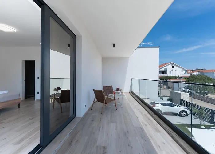Prestige Compadre Luxury Retreat In Mandre, Heated Pool, 4 Bedrooms, Seaside Comfort, New! ヴィラ *