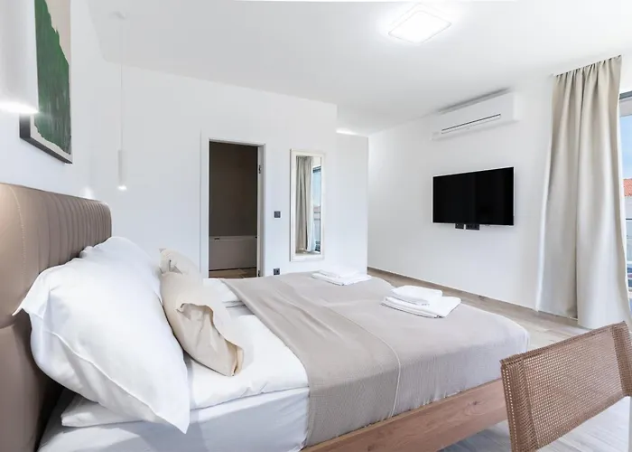 Prestige Compadre Luxury Retreat In Mandre, Heated Pool, 4 Bedrooms, Seaside Comfort, New! ヴィラ