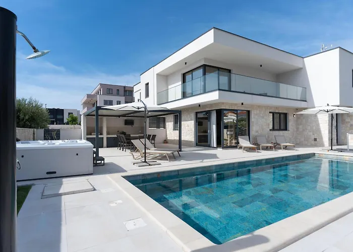 ヴィラ Prestige Compadre Luxury Retreat In Mandre, Heated Pool, 4 Bedrooms, Seaside Comfort, New! *