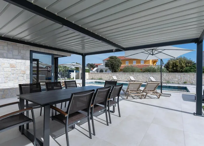 ヴィラ Prestige Compadre Luxury Retreat In Mandre, Heated Pool, 4 Bedrooms, Seaside Comfort, New! *