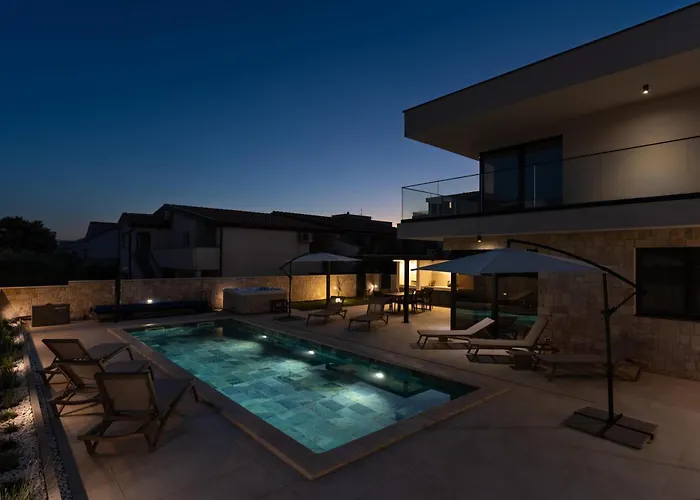 Prestige Compadre Luxury Retreat In Mandre, Heated Pool, 4 Bedrooms, Seaside Comfort, New! ヴィラ マンドレ