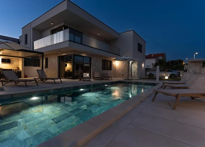 Prestige Compadre Luxury Retreat In Mandre, Heated Pool, 4 Bedrooms, Seaside Comfort, New! マンドレ